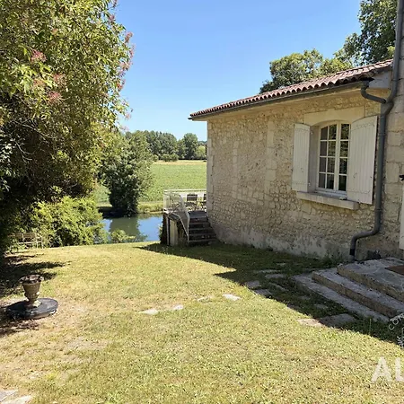 Private Riverside With Garden Sleeps 8 *