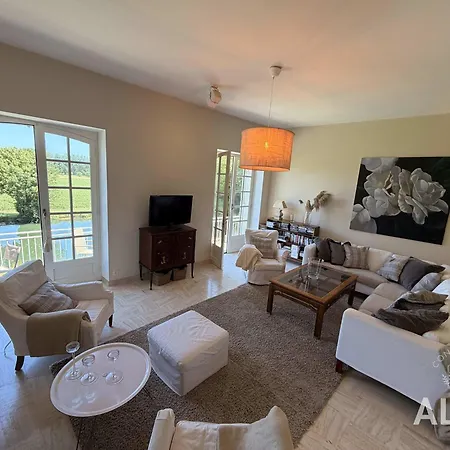 Private Riverside With Garden Sleeps 8 Willa Bonnes (Charente)
