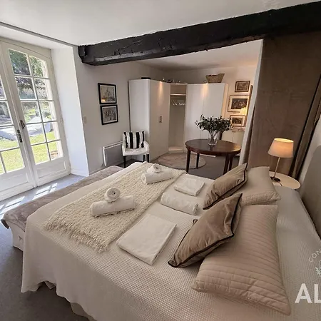 Villa Private Riverside With Garden Sleeps 8 *