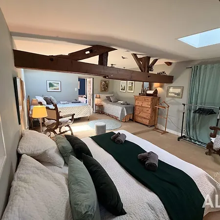 Private Riverside With Garden Sleeps 8