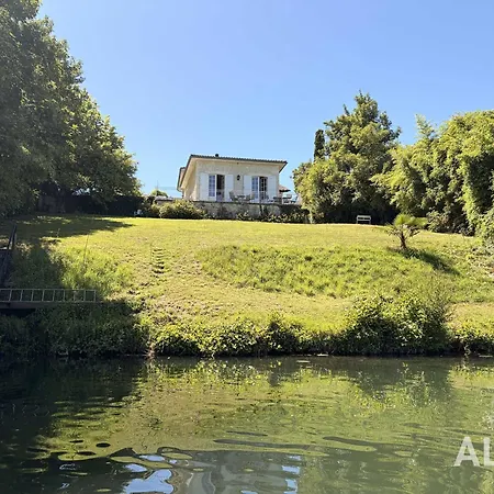 Private Riverside With Garden Sleeps 8 Willa *